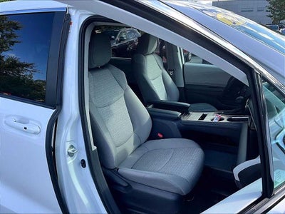 2024 Toyota Sienna LE FWD 8-Passenger (Natl)