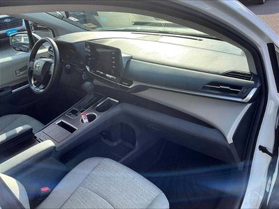 2024 Toyota Sienna LE FWD 8-Passenger (Natl)