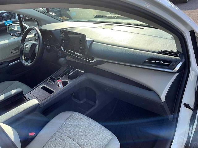 2024 Toyota Sienna LE FWD 8-Passenger (Natl)