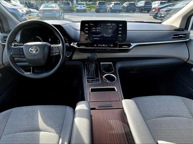 2024 Toyota Sienna LE FWD 8-Passenger (Natl)