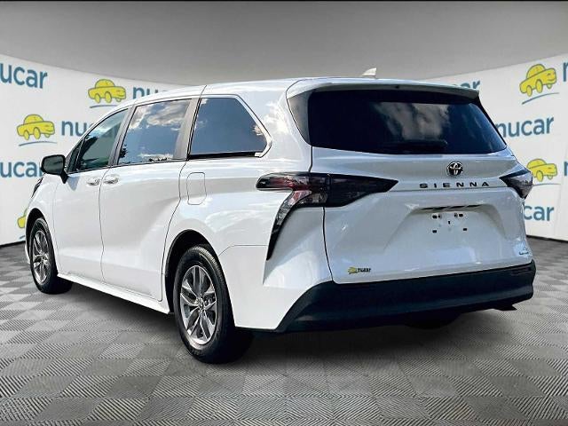 2024 Toyota Sienna LE FWD 8-Passenger (Natl)