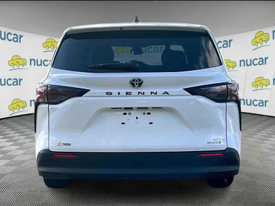 2024 Toyota Sienna LE FWD 8-Passenger (Natl)