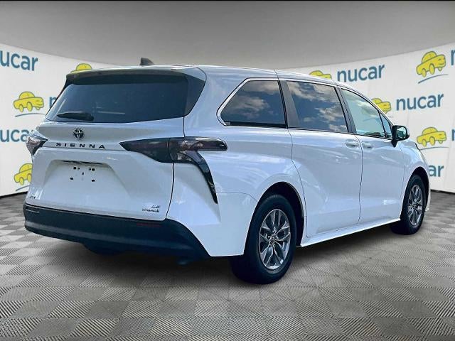 2024 Toyota Sienna LE FWD 8-Passenger (Natl)