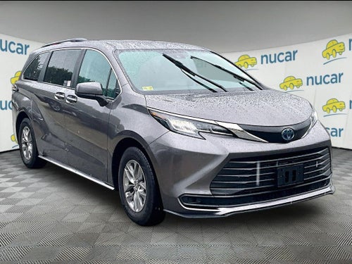 2023 Toyota Sienna LE 8 Passenger