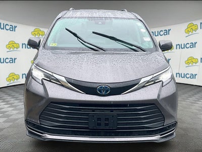2023 Toyota Sienna LE 8 Passenger