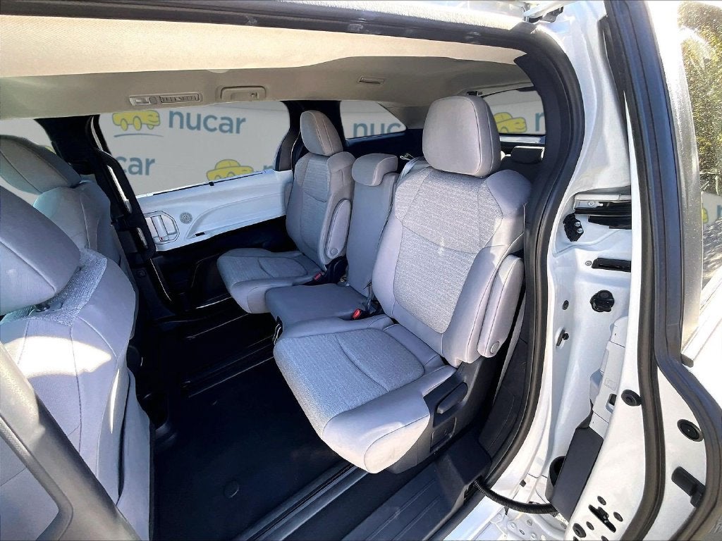 2025 Toyota Sienna LE 8 Passenger