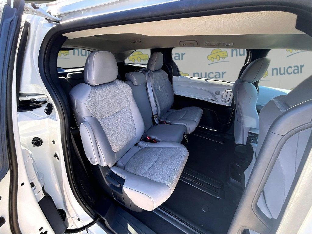 2025 Toyota Sienna LE 8 Passenger