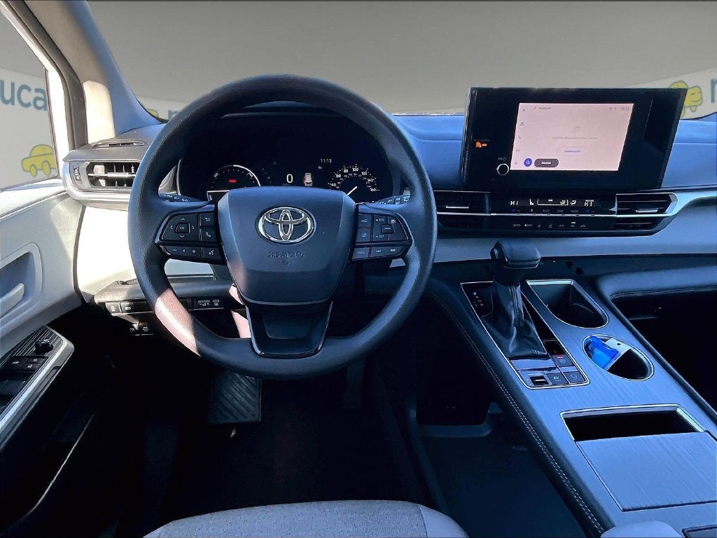 2025 Toyota Sienna LE 8 Passenger