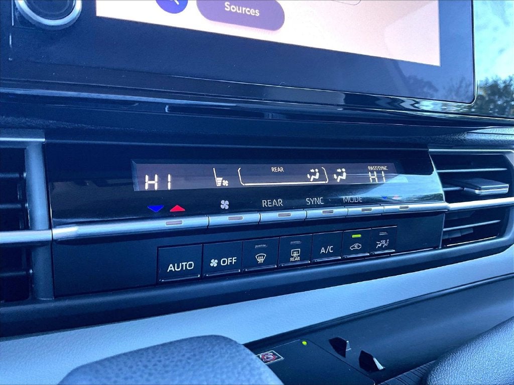 2025 Toyota Sienna LE 8 Passenger