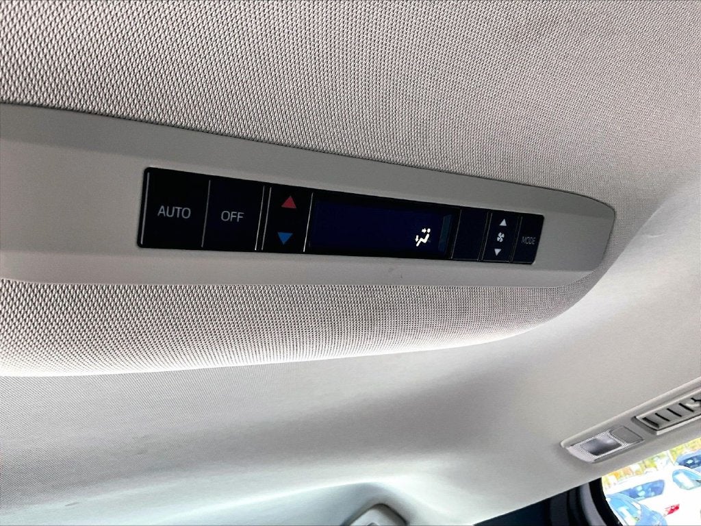 2025 Toyota Sienna LE 8 Passenger