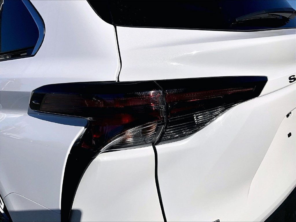 2025 Toyota Sienna LE 8 Passenger