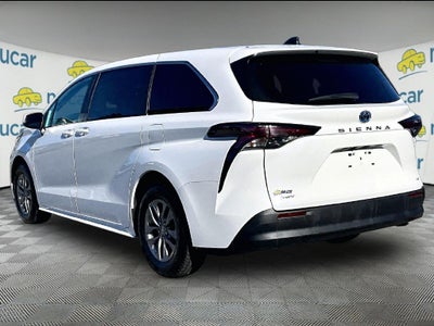 2025 Toyota Sienna LE 8 Passenger