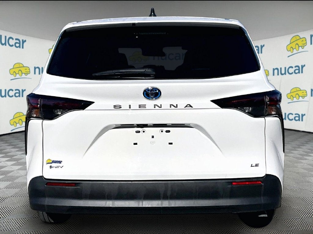 2025 Toyota Sienna LE 8 Passenger