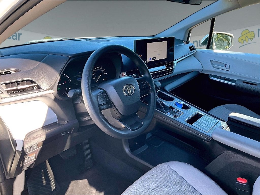 2025 Toyota Sienna LE 8 Passenger