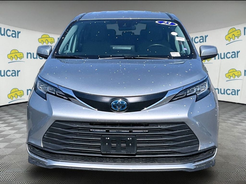 2023 Toyota Sienna LE 8 Passenger
