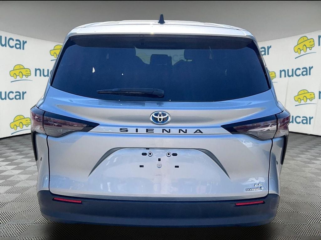 2023 Toyota Sienna LE 8 Passenger