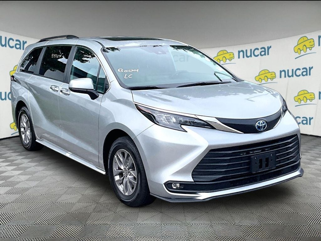 2025 Toyota Sienna XLE 8 Passenger