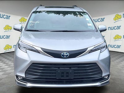 2025 Toyota Sienna XLE 8 Passenger