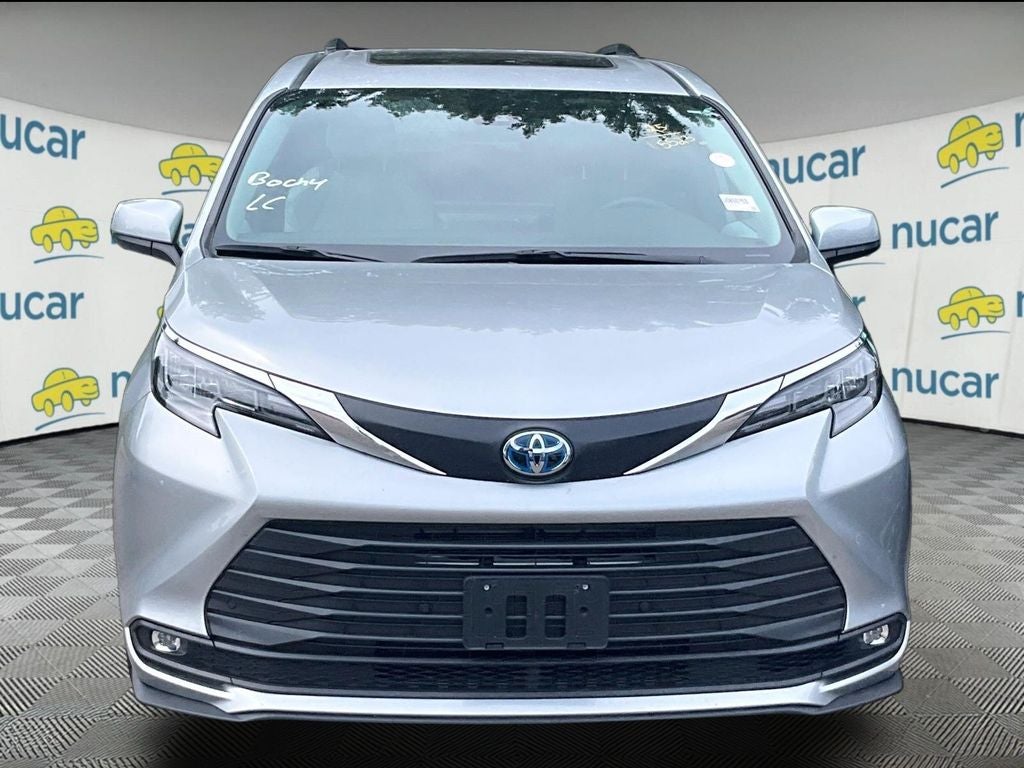 2025 Toyota Sienna XLE 8 Passenger