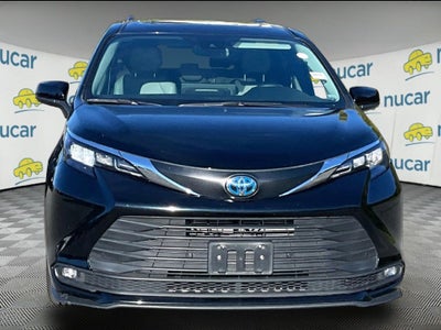 2025 Toyota Sienna XLE 8 Passenger