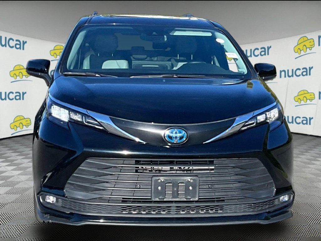 2025 Toyota Sienna XLE 8 Passenger