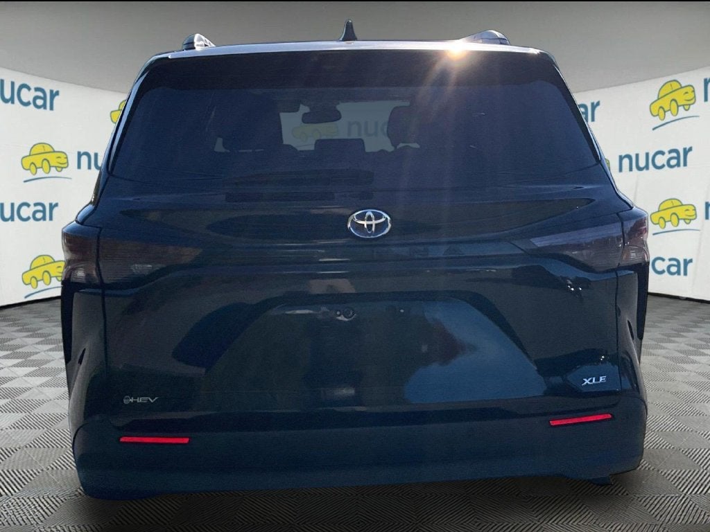 2025 Toyota Sienna XLE 8 Passenger