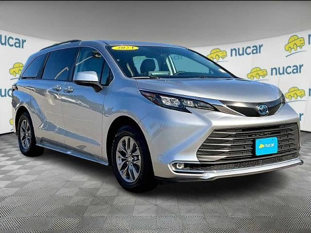 2024 Toyota Sienna XLE FWD 8-Passenger (Natl)