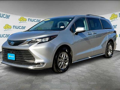 2024 Toyota Sienna XLE FWD 8-Passenger (Natl)
