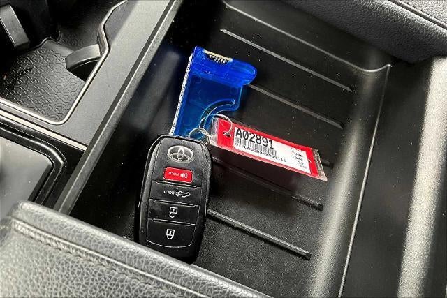 2022 Toyota Tundra 4WD 4WD SR5 CrewMax 5.5' Bed (SE)