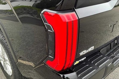 2022 Toyota Tundra 4WD 4WD SR5 CrewMax 5.5' Bed (SE)