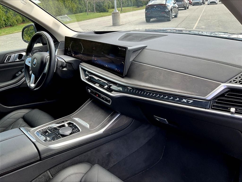 2025 BMW X7 xDrive40i