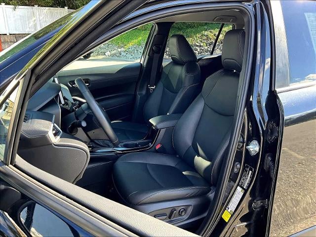 2025 Toyota Corolla Cross XLE 2WD (Natl)