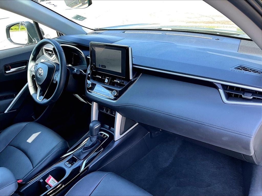 2025 Toyota Corolla Cross XLE
