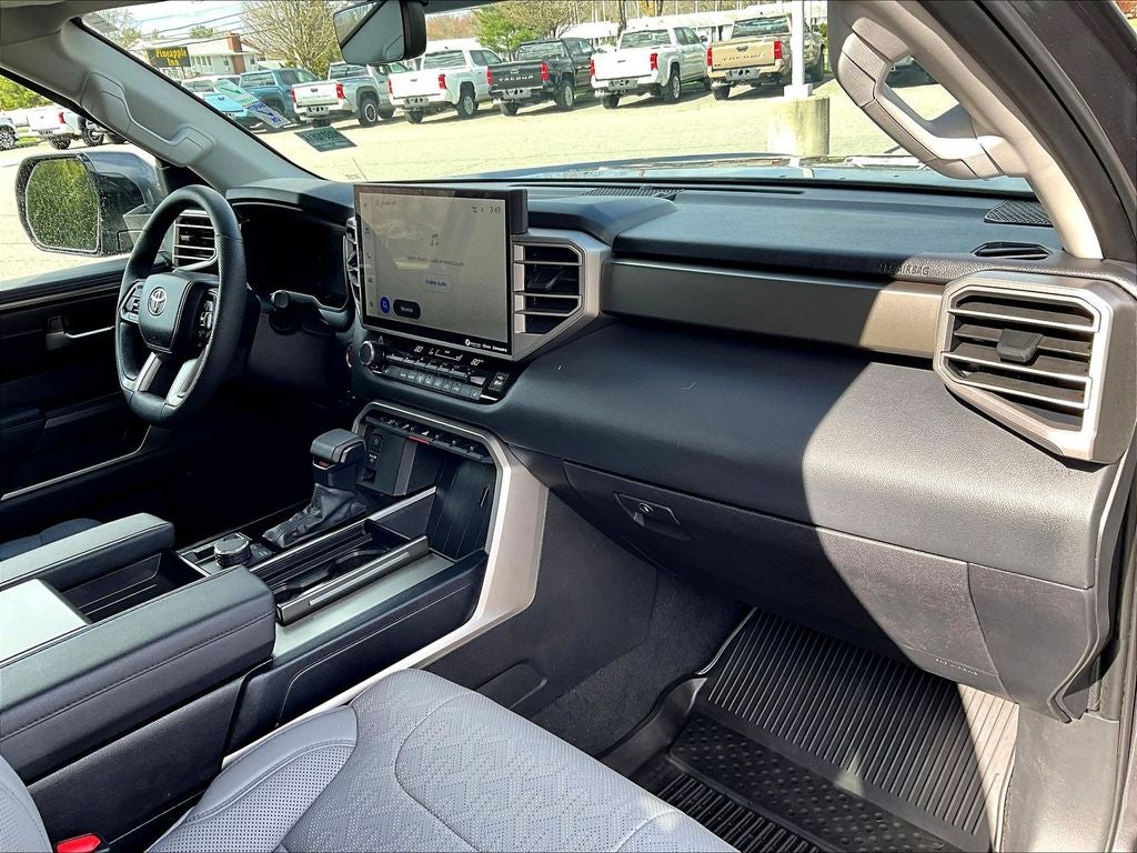 2024 Toyota Sequoia SR5