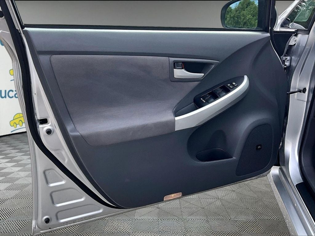 2010 Toyota Prius III