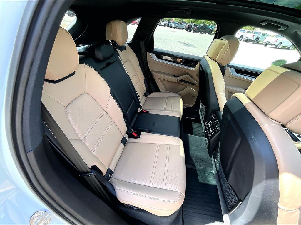 2024 Porsche Cayenne Base