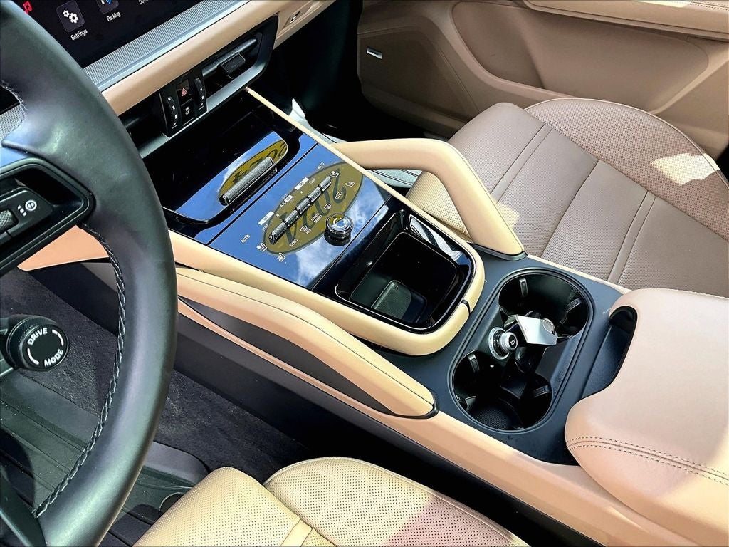 2024 Porsche Cayenne Base
