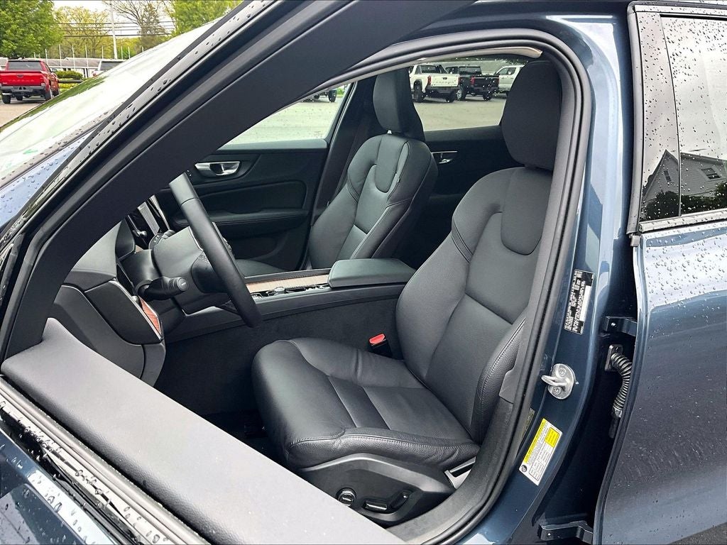 2024 Volvo V60 Cross Country B5 Plus