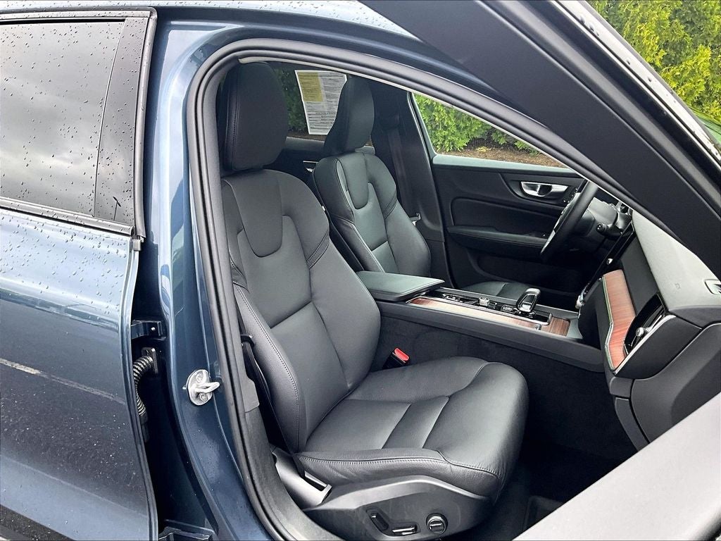 2024 Volvo V60 Cross Country B5 Plus