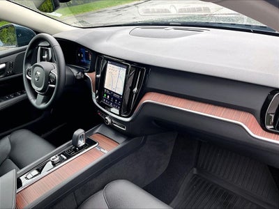 2024 Volvo V60 Cross Country B5 Plus