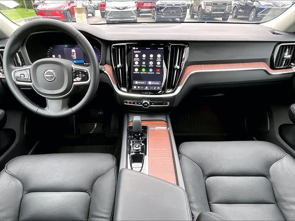 2024 Volvo V60 Cross Country B5 Plus