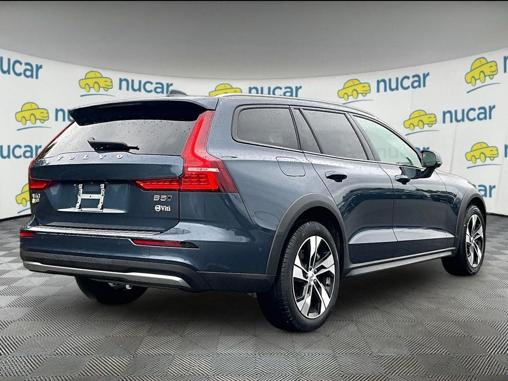 2024 Volvo V60 Cross Country B5 Plus