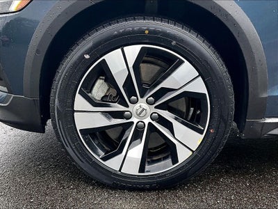 2024 Volvo V60 Cross Country B5 Plus