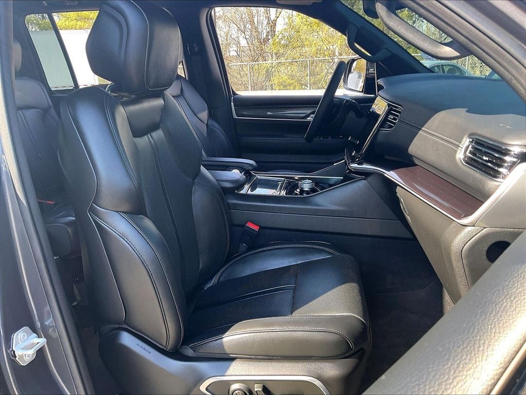 2024 Jeep Wagoneer Base