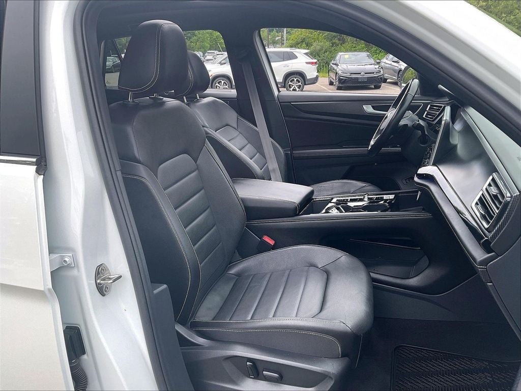 2024 Volkswagen Atlas Cross Sport 2.0T SEL R-Line
