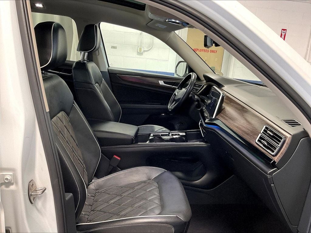 2024 Volkswagen Atlas 2.0T SEL Premium R-Line