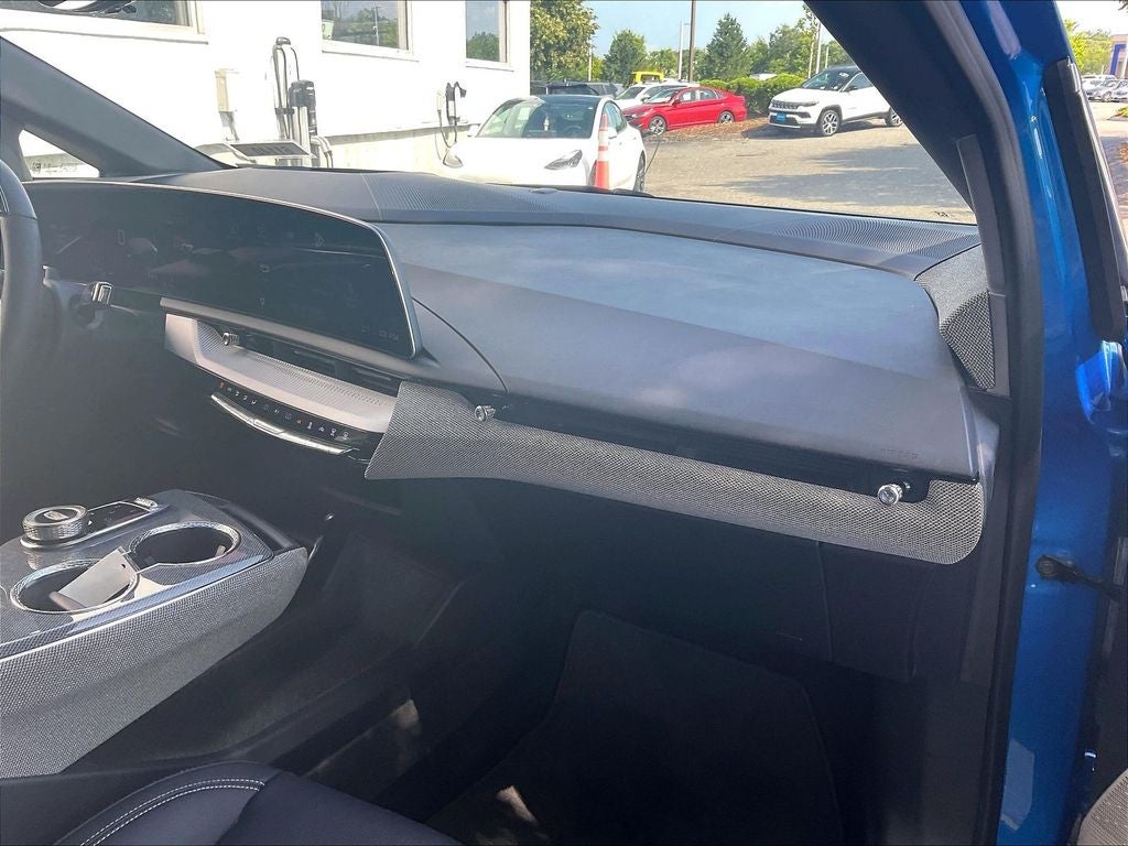 2025 Cadillac OPTIQ Luxury 2