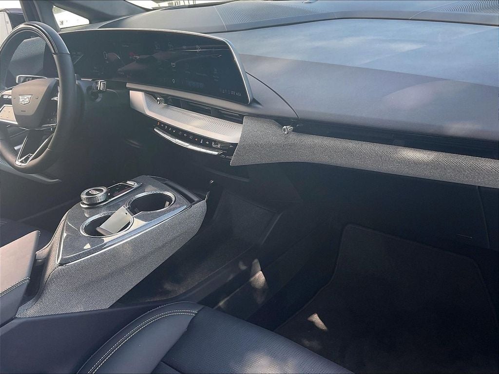 2025 Cadillac OPTIQ Luxury 2