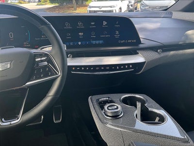 2025 Cadillac OPTIQ Luxury 2