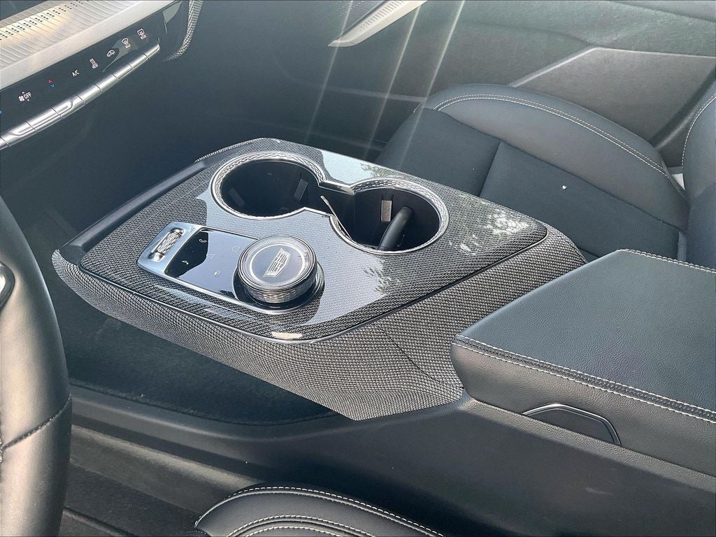 2025 Cadillac OPTIQ Luxury 2